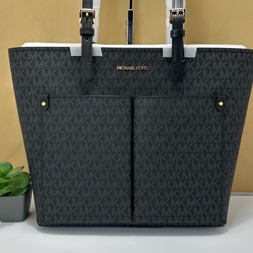 Michael Kors Purse - Picture 4 of 11